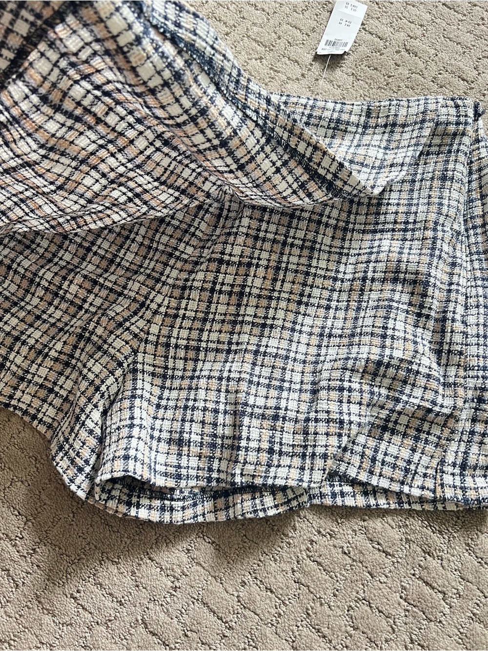 Abercrombie & Fitch Cream and Navy Plaid Tweed Mini Skort - Picture 5 of 6